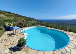 IMPERIA - Montegrazie - Villa di 220 mq con piscina e vista mare - VENDUTO in Collaborazione