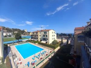 IMPERIA - Prino - Bilocale con Piscina vicino al mare - VENDITA