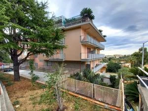 SANREMO - Via Solaro - Bilo/Trilocale - VENDUTO in Collaborazione