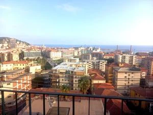 IMPERIA - Quadrilocale con terrazzo vista mare - VENDITA
