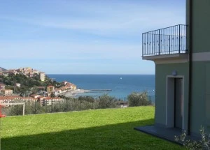 IMPERIA Porto Maurizio - Appartamento di 4 locali con giardino vista mare - CASA VENDUTA