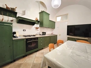 VALLEBONA - Trilocale nel centro storico con cantina e garage - VENDITA