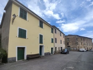 LEVERONE - Casa ristrutturata con 2 appartamenti - VENDITA